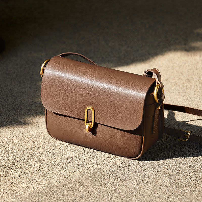 Le sac à bandoulière en cuir pour femme