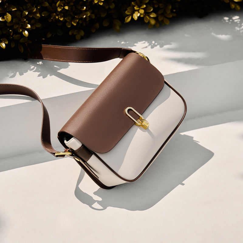 Le sac à bandoulière en cuir pour femme