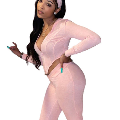 ensemble deux pièces de Joskaa, conçu pour les femmes modernes qui aiment le glamour et le streetwear.