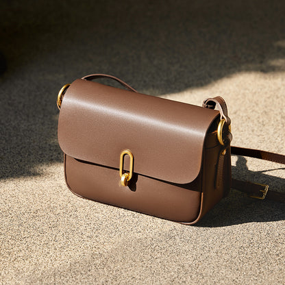 Le sac à bandoulière en cuir pour femme